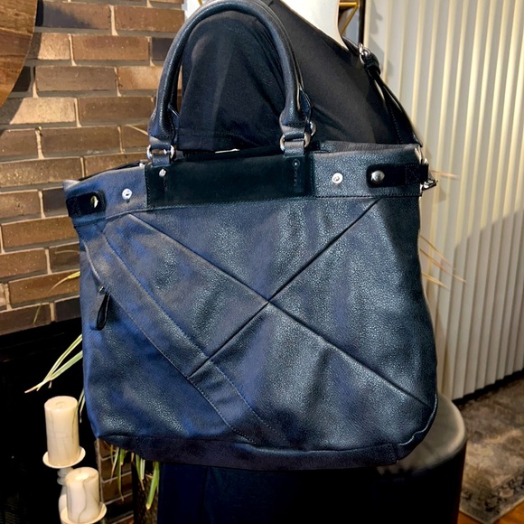 Moda Luxe Handbags - MODA LUXE CROSSBODY BAG!🖤🖤